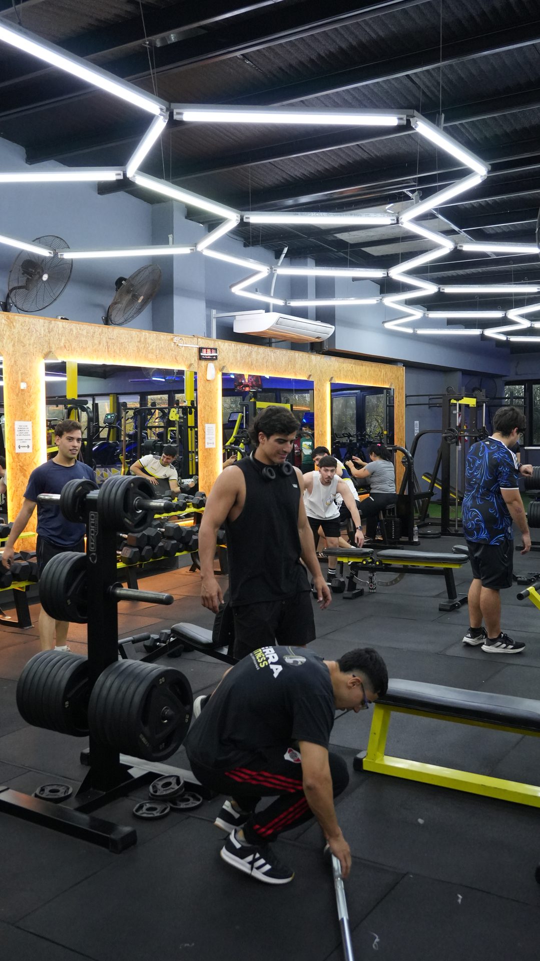 Clase grupal de entrenamiento funcional en Terra Fitness